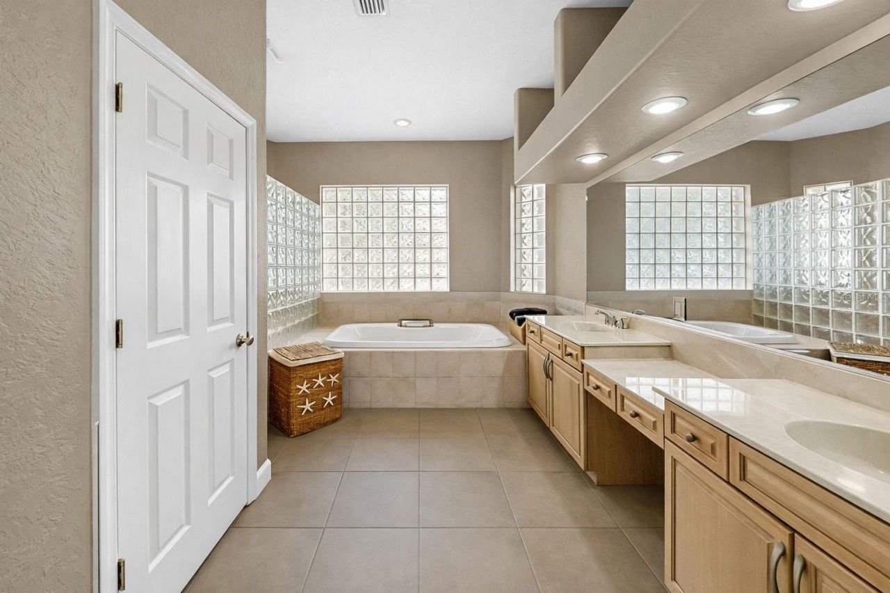 960 Symphony Isles Boulevard, Apollo Beach, FL 33572 Photo