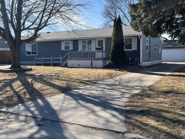 711 E 11th Street N, Newton, IA 50208