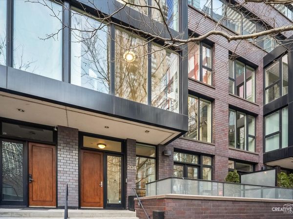 204 N Park Drive, Chicago, IL 60601