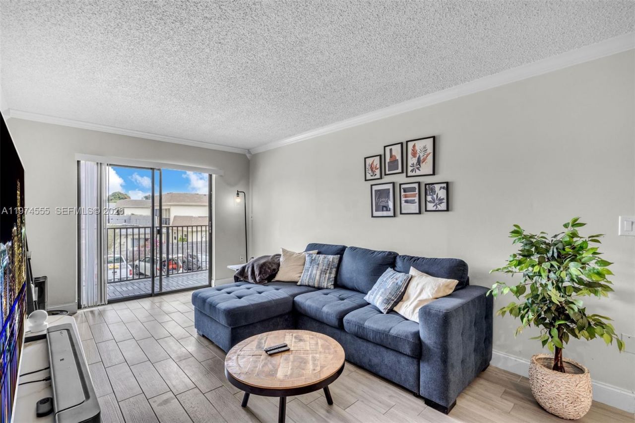 2514 Taylor St, Unit 11, Hollywood, FL 33020 Photo