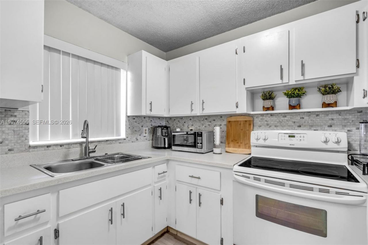 2514 Taylor St, Unit 11, Hollywood, FL 33020 Photo