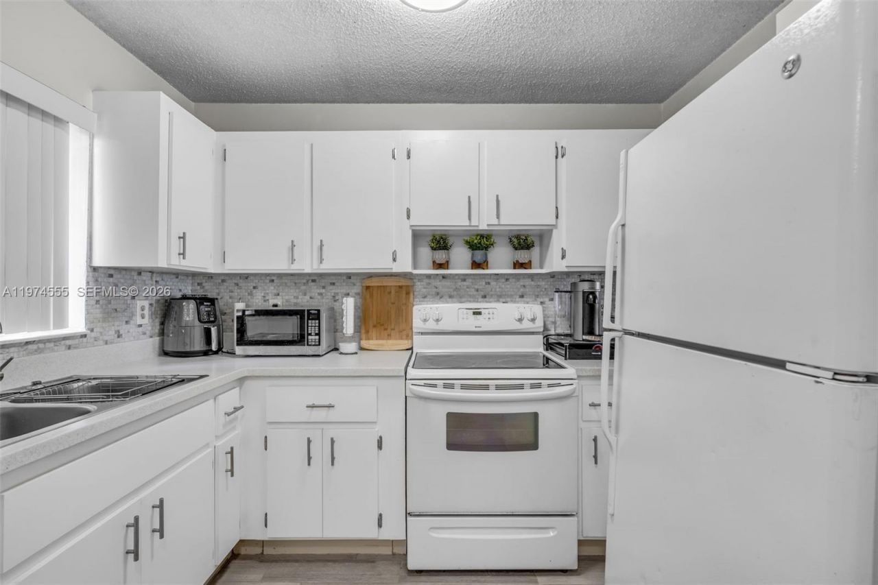 2514 Taylor St, Unit 11, Hollywood, FL 33020 Photo