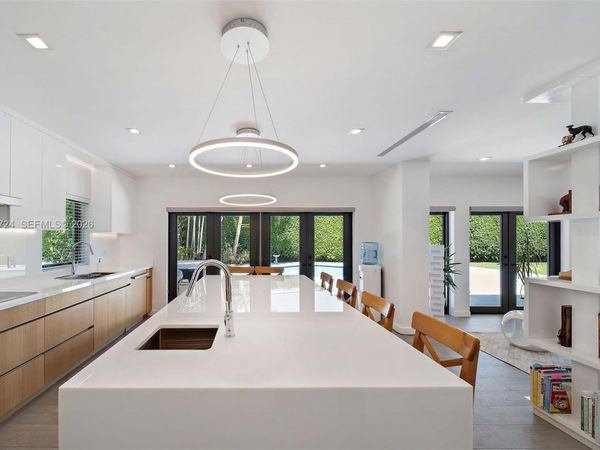 1117 Alfonso Ave , Coral Gables, FL 33146