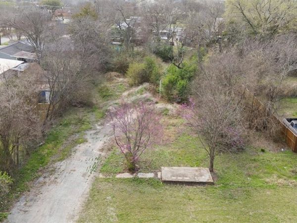 124 E 6th Street , Lancaster, TX 75146