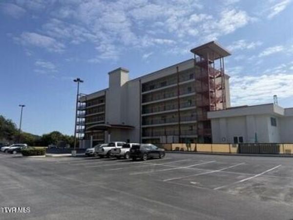 120 Raceday Center Drive, Unit 205, Bristol, TN 37620