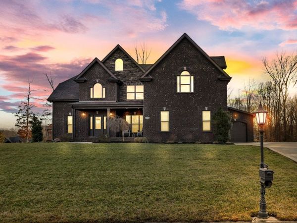 1180 Reda Dr, Clarksville, TN 37042