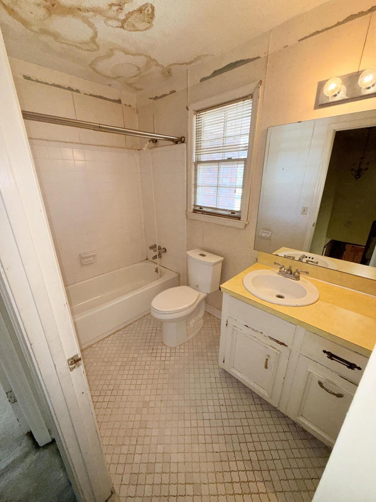 7901 Tradd Street Photo 28