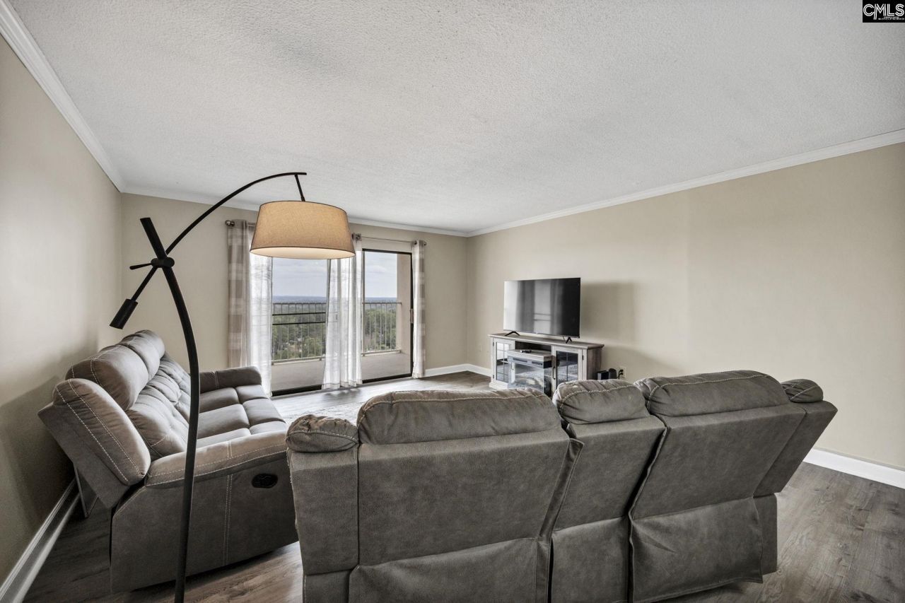 1825 Saint Julian Pl.  Photo 6