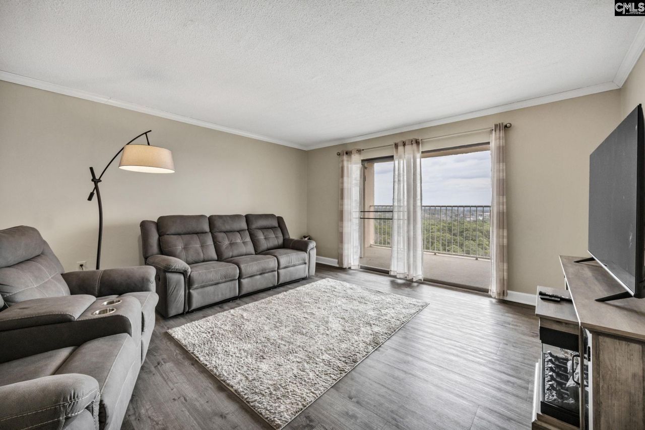 1825 Saint Julian Pl.  Photo 7