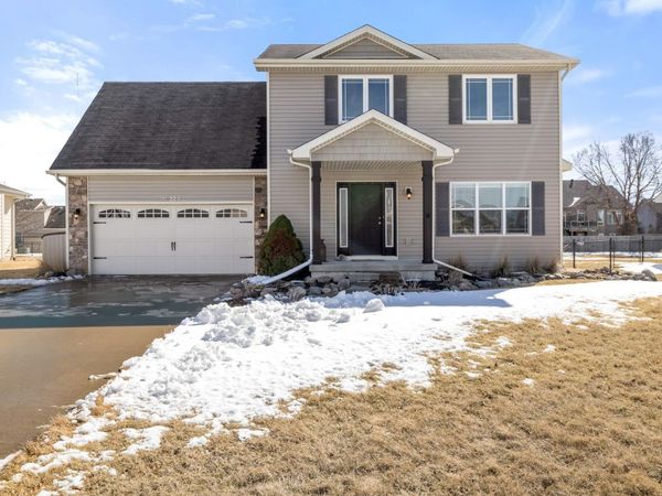 10324 Stonebridge Drive, Johnston, IA 50131
