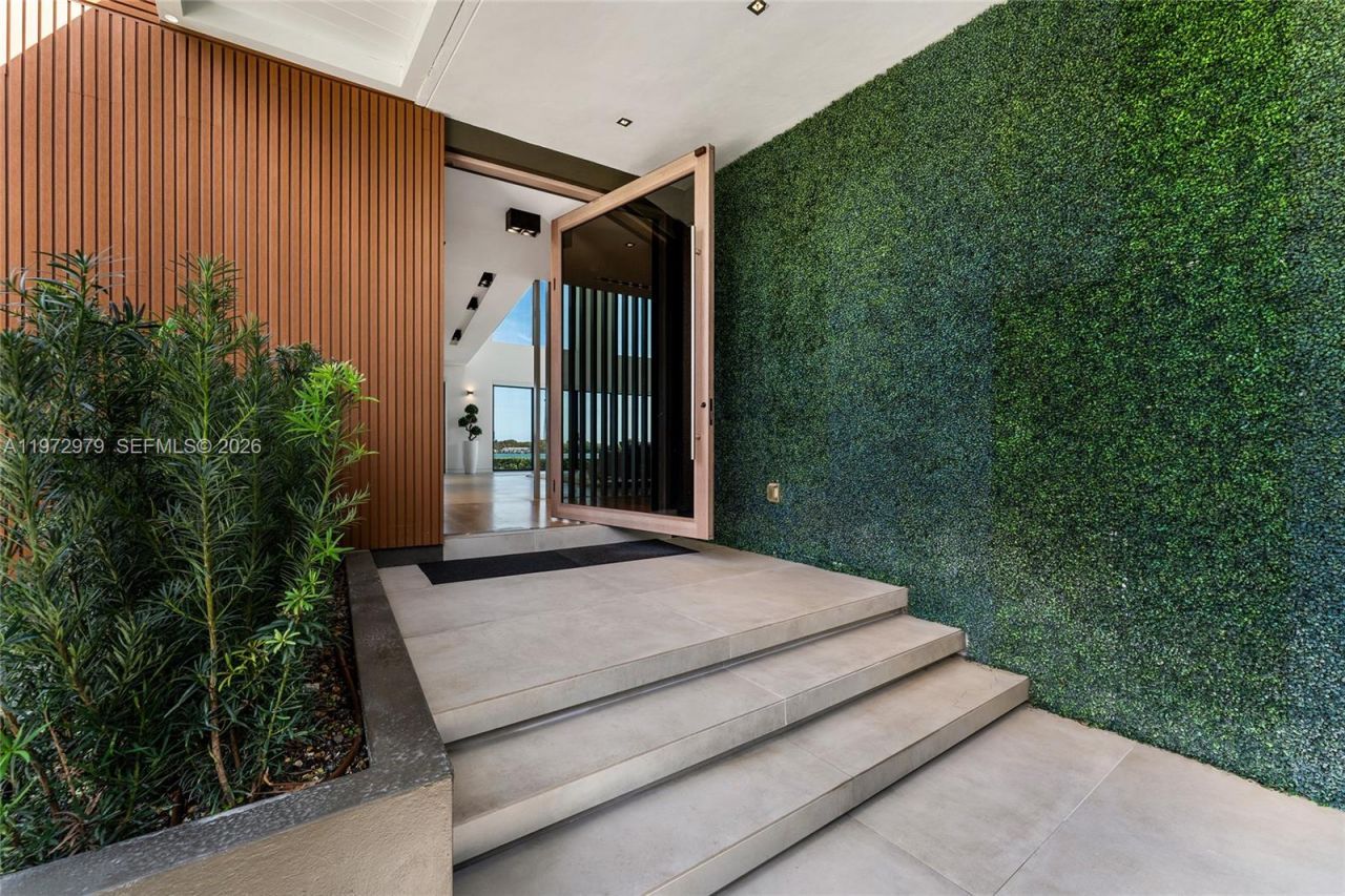 1270 NE 82nd St, Miami, FL 33138 Photo