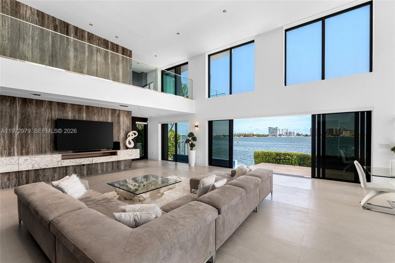 1270 NE 82nd St, Miami, FL 33138 Photo