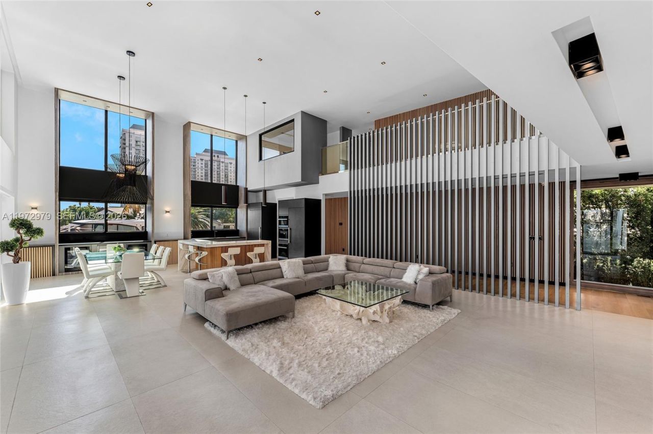 1270 NE 82nd St, Miami, FL 33138 Photo