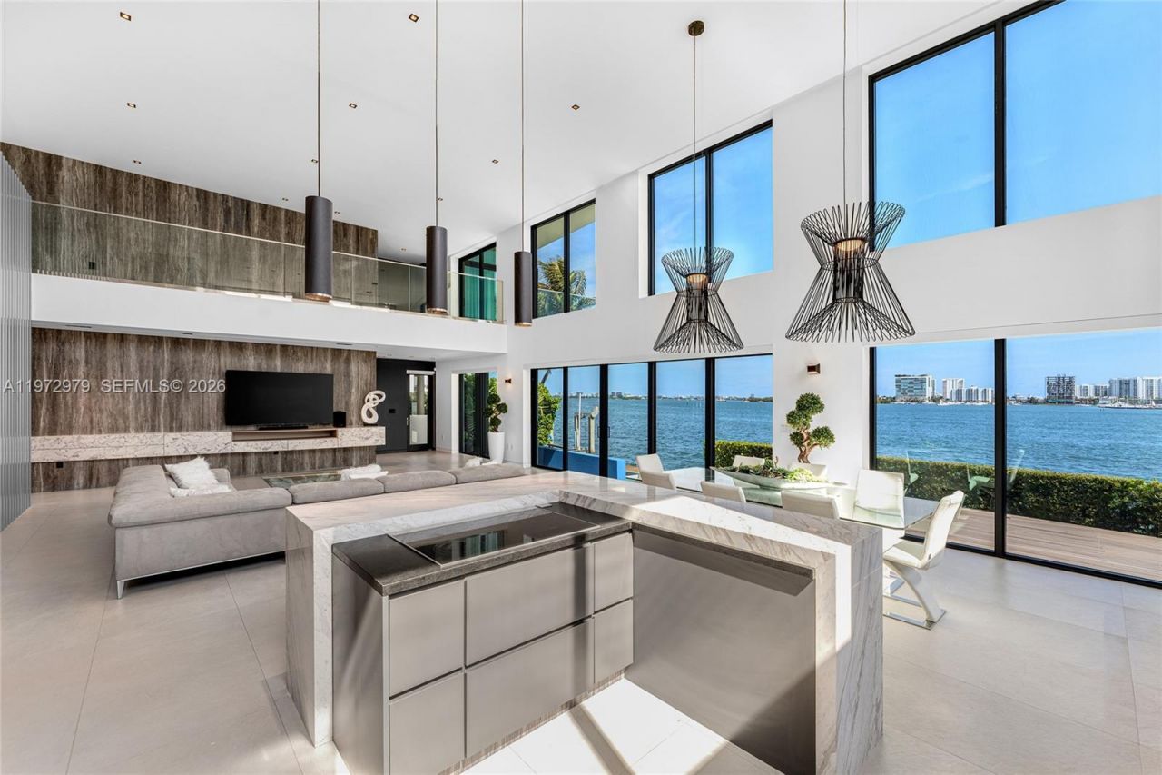 1270 NE 82nd St, Miami, FL 33138 Photo