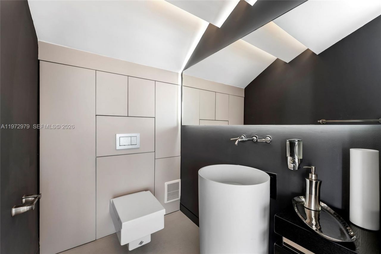 1270 NE 82nd St, Miami, FL 33138 Photo