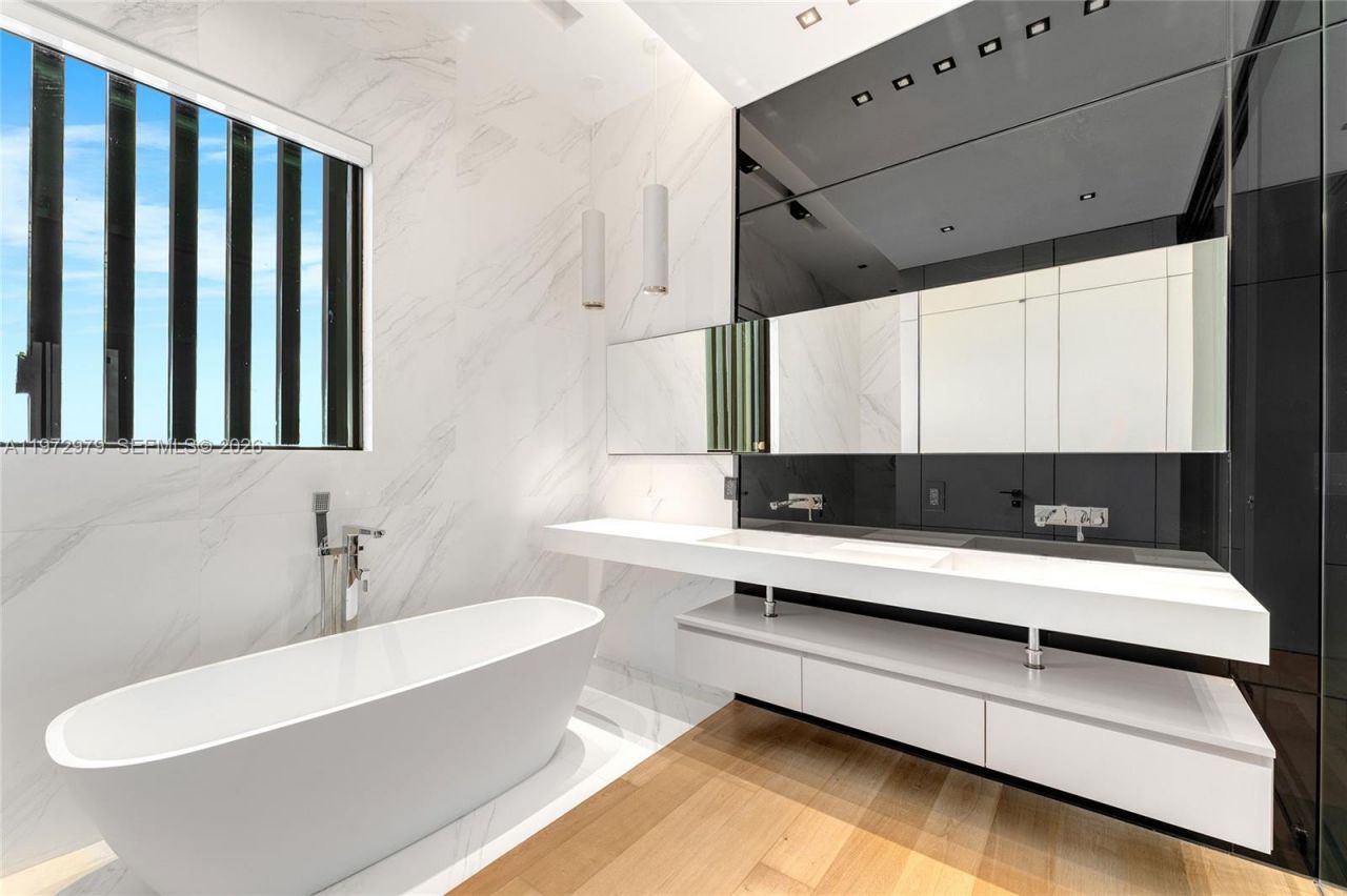 1270 NE 82nd St, Miami, FL 33138 Photo