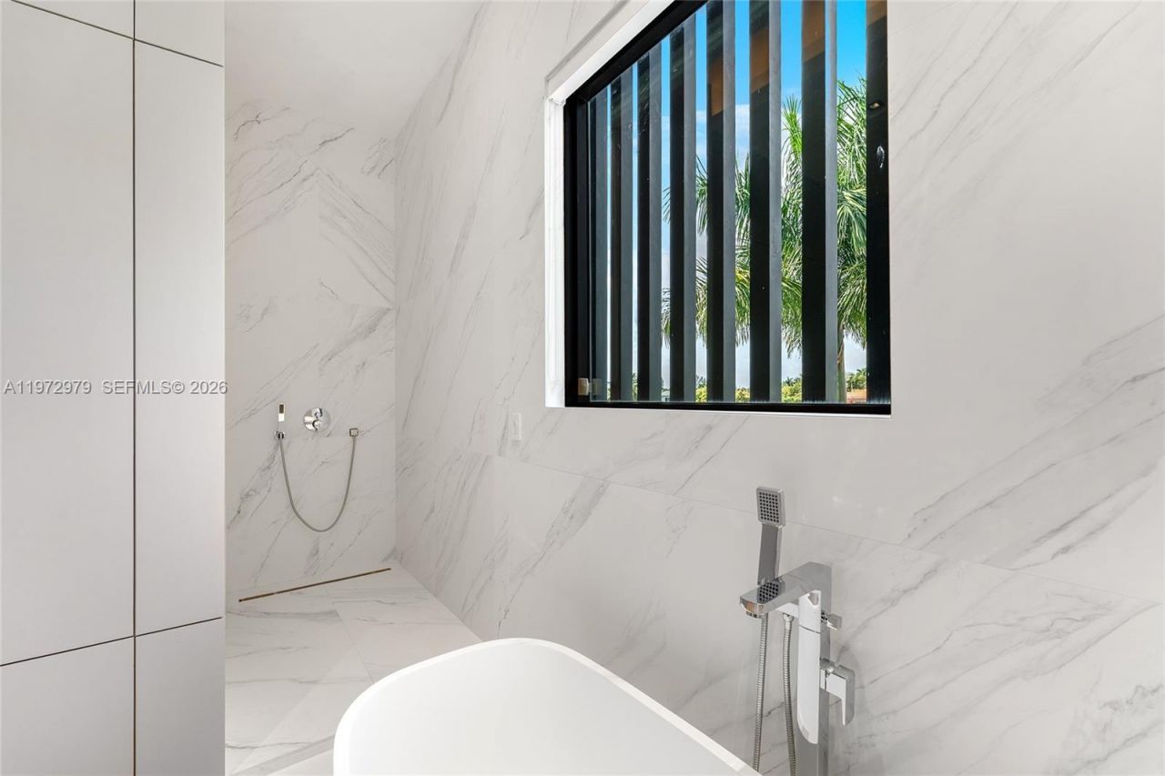 1270 NE 82nd St, Miami, FL 33138 Photo