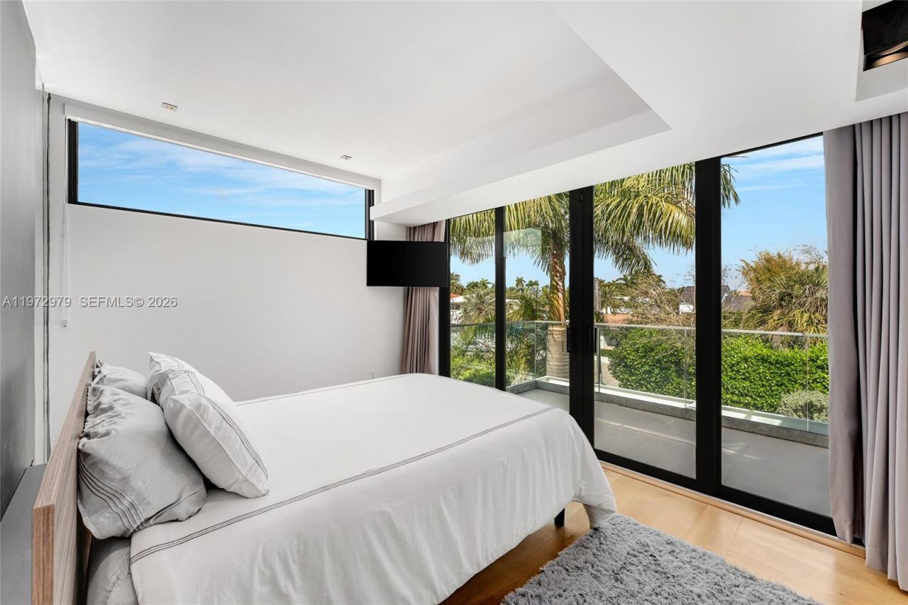 1270 NE 82nd St, Miami, FL 33138 Photo