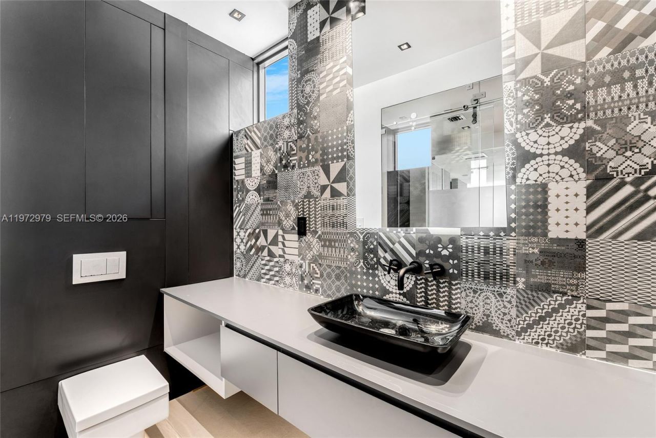 1270 NE 82nd St, Miami, FL 33138 Photo