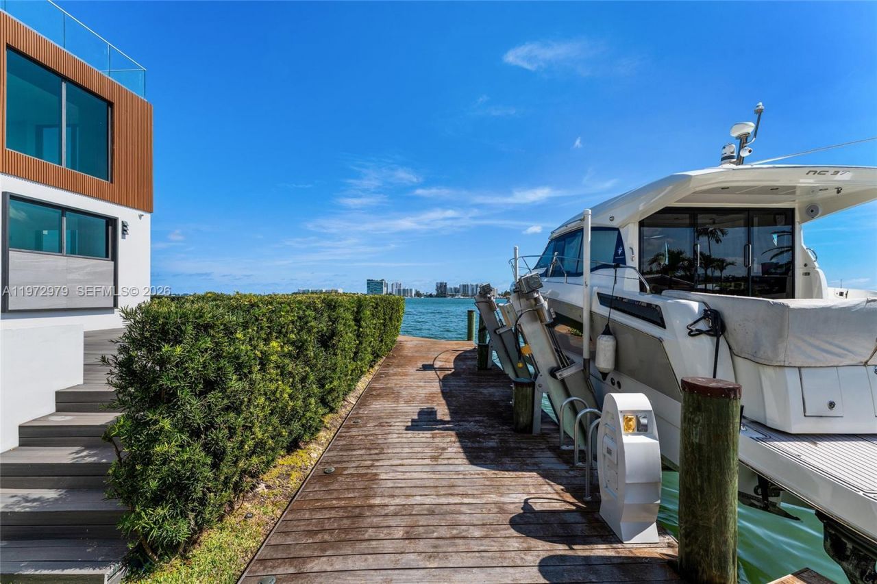 1270 NE 82nd St, Miami, FL 33138 Photo