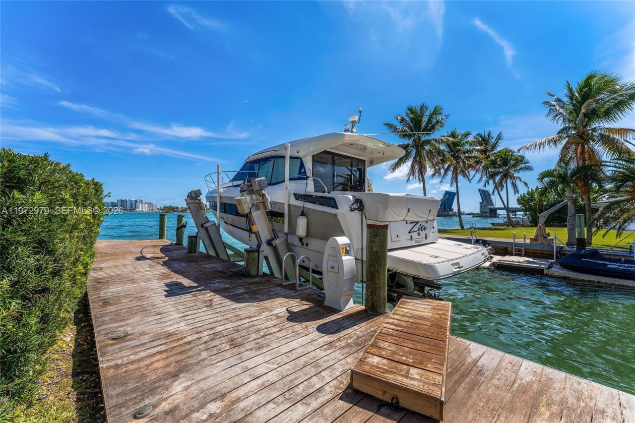 1270 NE 82nd St, Miami, FL 33138 Photo