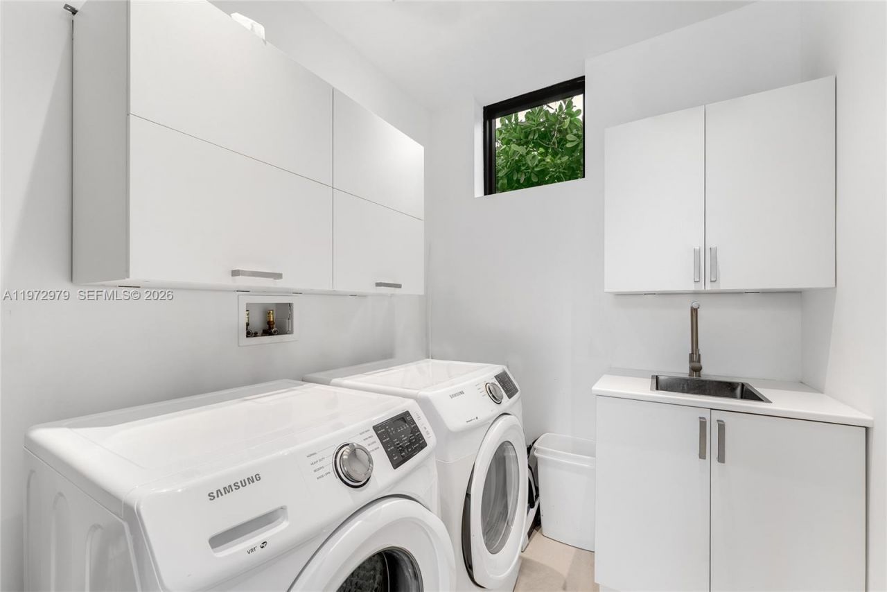 1270 NE 82nd St, Miami, FL 33138 Photo