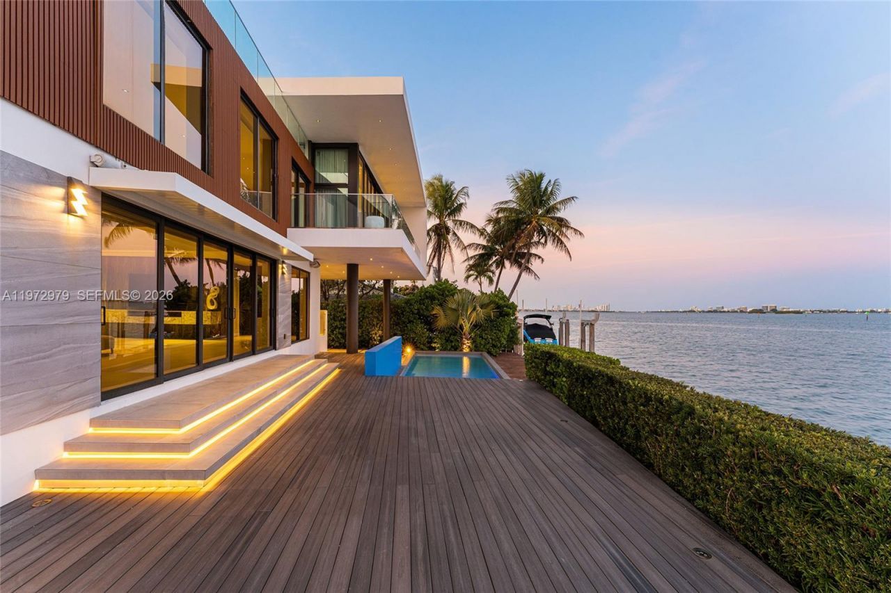 1270 NE 82nd St, Miami, FL 33138 Photo