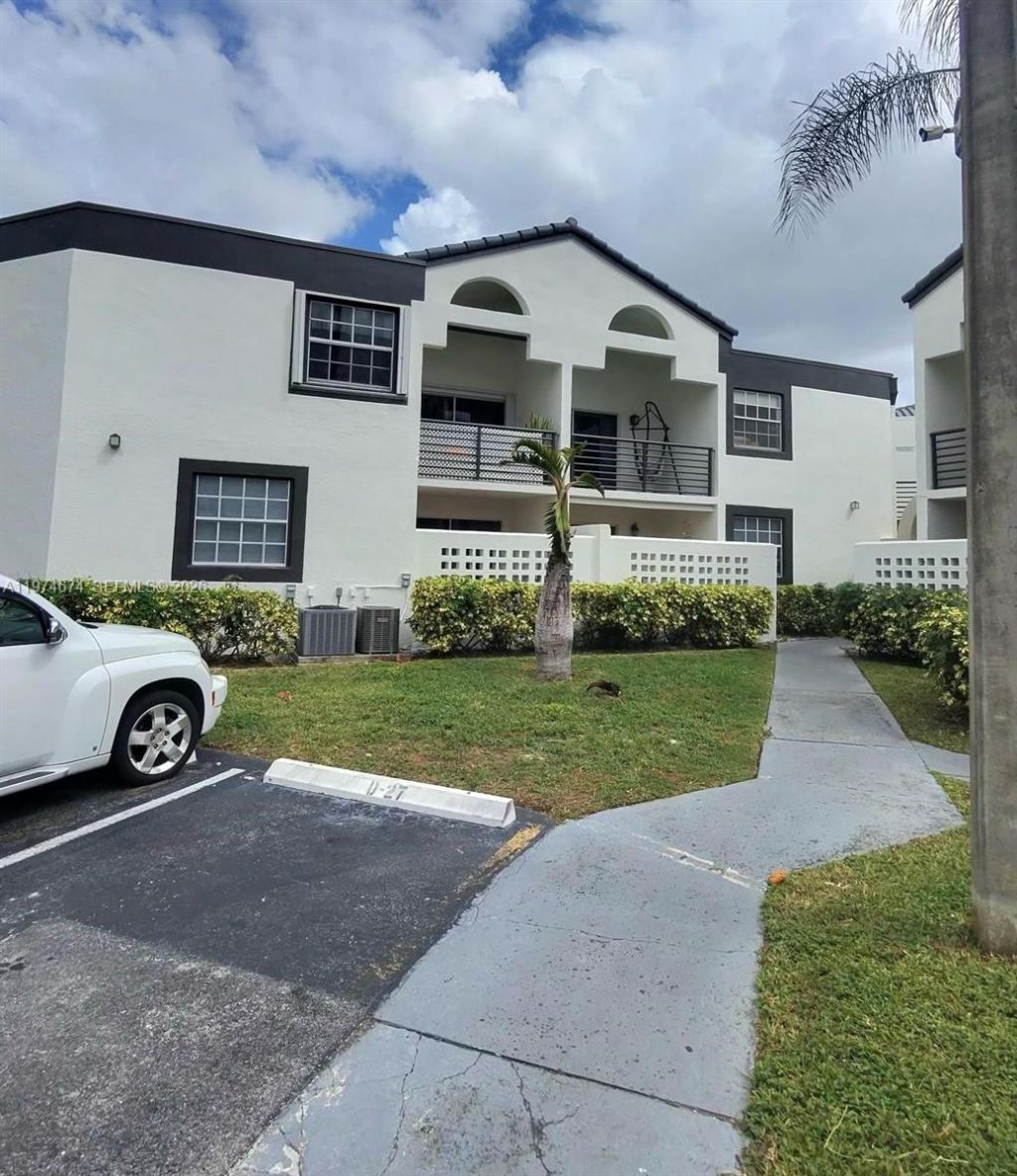 9741 Fontainebleau Blvd, Unit H106, Miami, FL 33172 Photo