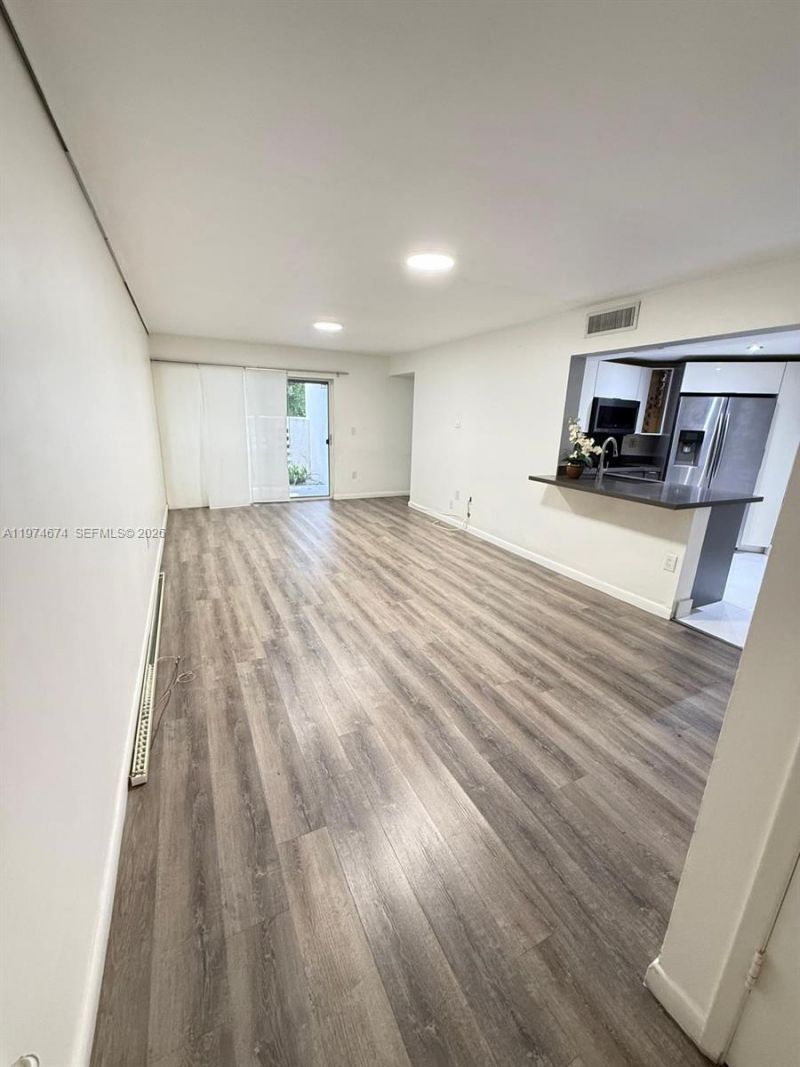 9741 Fontainebleau Blvd, Unit H106, Miami, FL 33172 Photo