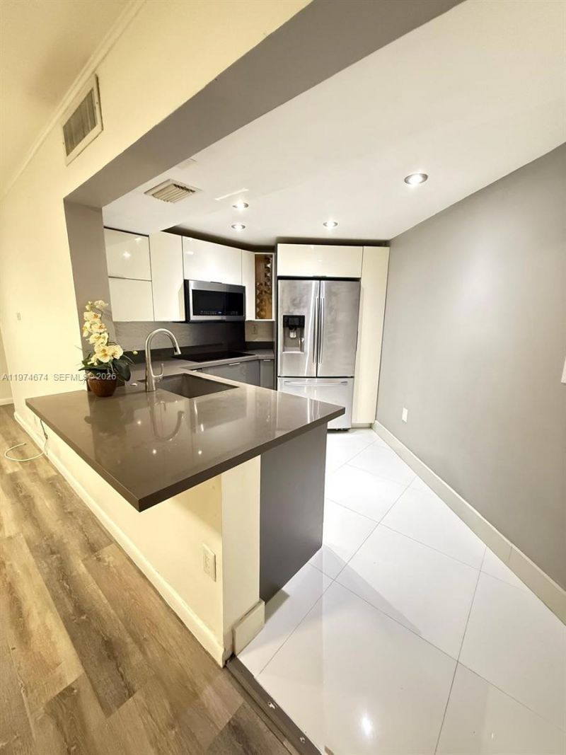 9741 Fontainebleau Blvd, Unit H106, Miami, FL 33172 Photo