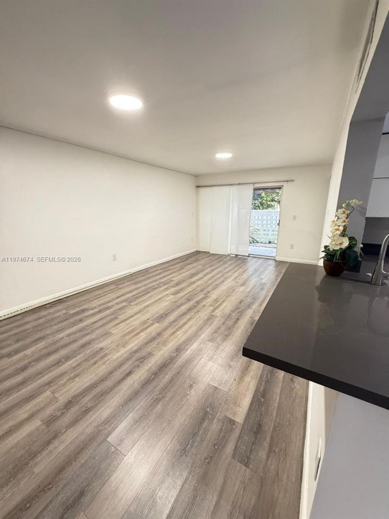 9741 Fontainebleau Blvd, Unit H106, Miami, FL 33172 Photo