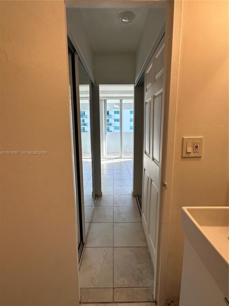 7545 E Treasure Dr, Unit 9I, North Bay Village, FL 33141 Photo