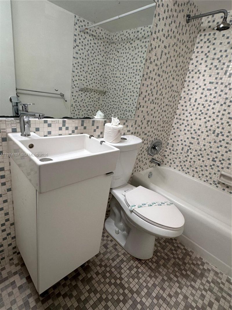 7545 E Treasure Dr, Unit 9I, North Bay Village, FL 33141 Photo