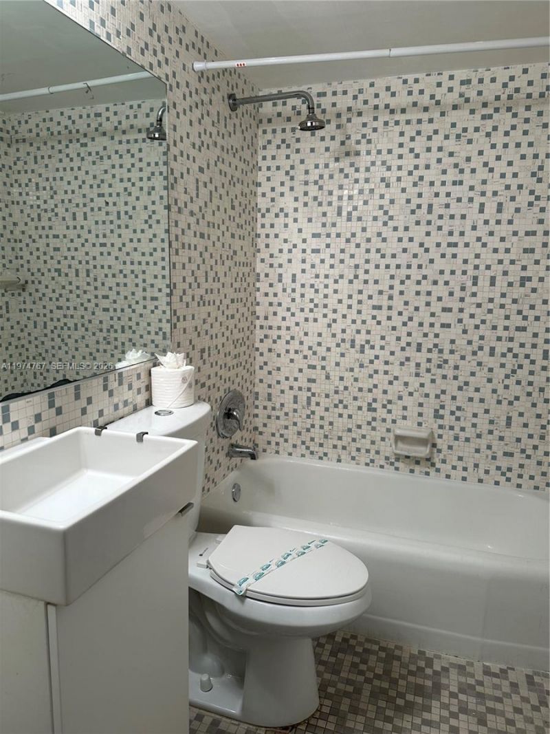 7545 E Treasure Dr, Unit 9I, North Bay Village, FL 33141 Photo
