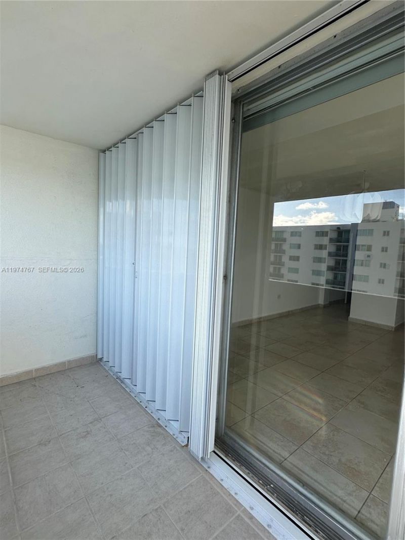 7545 E Treasure Dr, Unit 9I, North Bay Village, FL 33141 Photo