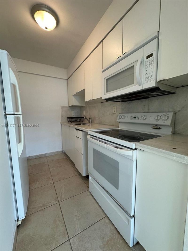 7545 E Treasure Dr, Unit 9I, North Bay Village, FL 33141 Photo