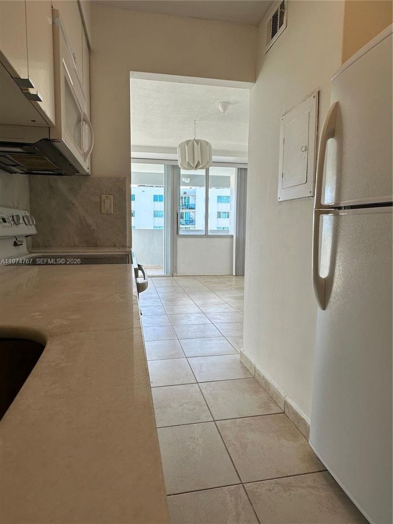 7545 E Treasure Dr, Unit 9I, North Bay Village, FL 33141 Photo