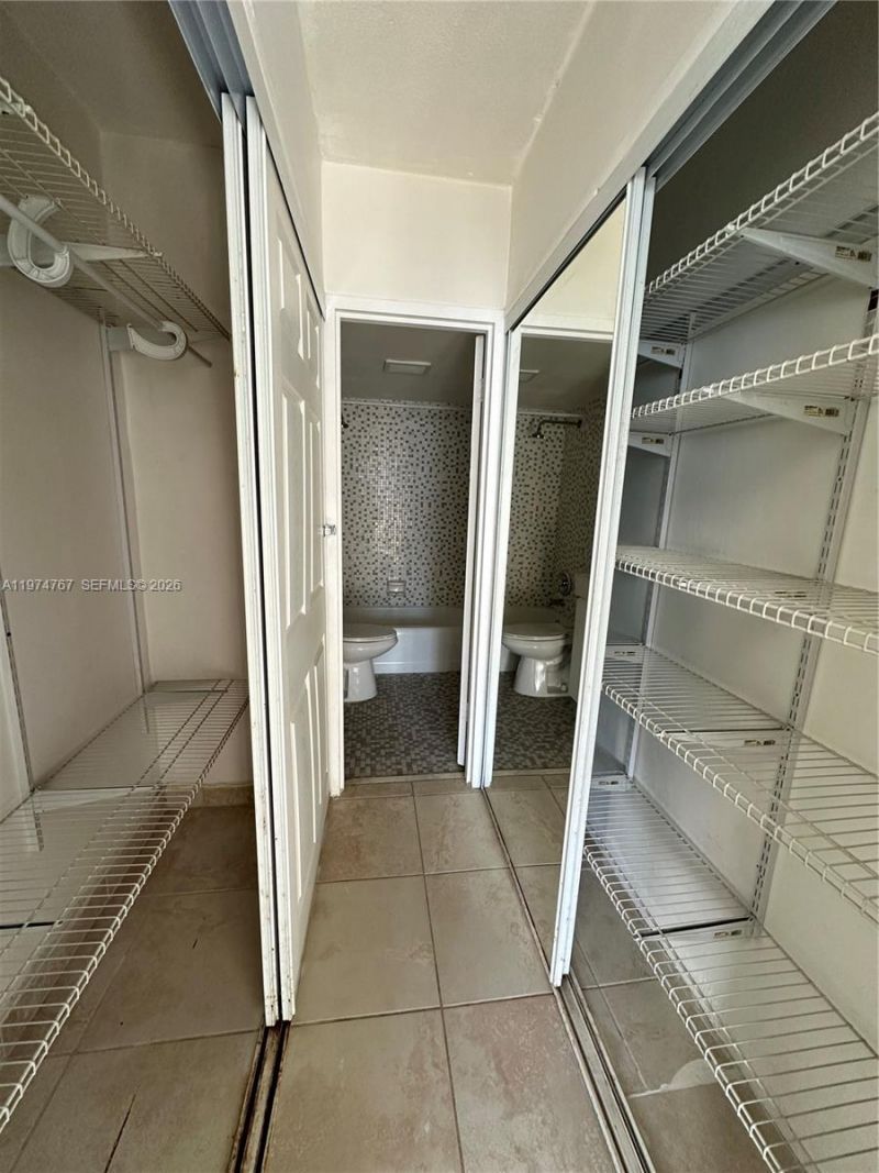 7545 E Treasure Dr, Unit 9I, North Bay Village, FL 33141 Photo