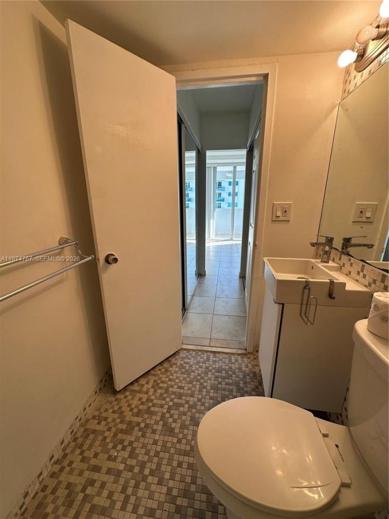 7545 E Treasure Dr, Unit 9I, North Bay Village, FL 33141 Photo