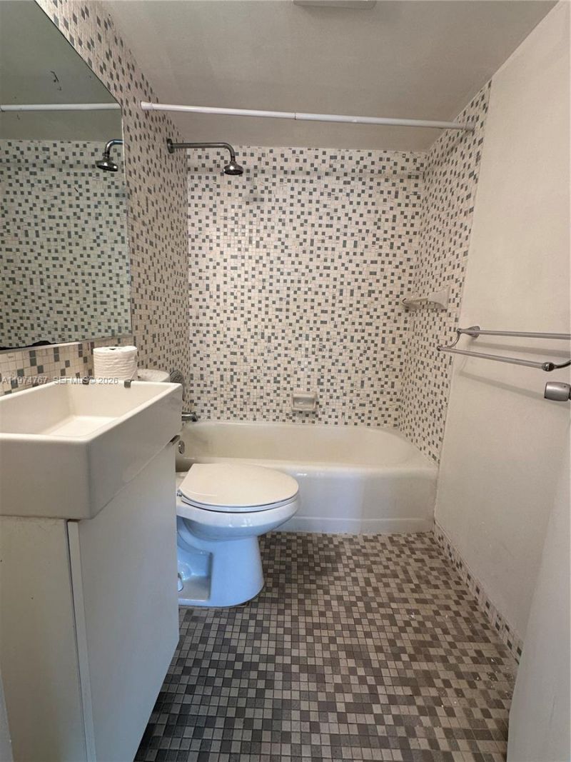 7545 E Treasure Dr, Unit 9I, North Bay Village, FL 33141 Photo