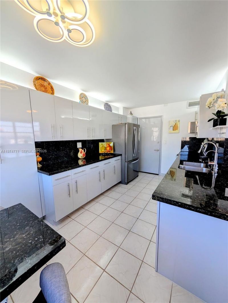 3161 S Ocean Dr, Unit 1405, Hallandale Beach, FL 33009 Photo