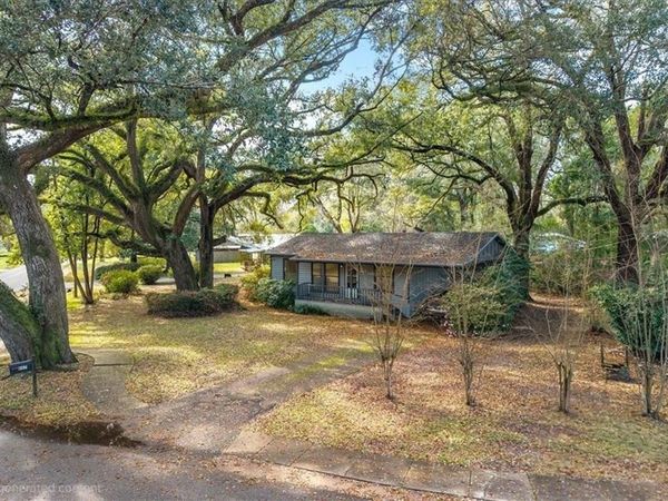 907 Dauphine Circle, Daphne, AL 36526