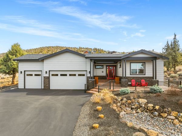 1203 Highland View Loop, Redmond, OR 97756