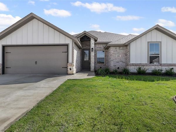 624 Jameson Street, Springtown, TX 76082