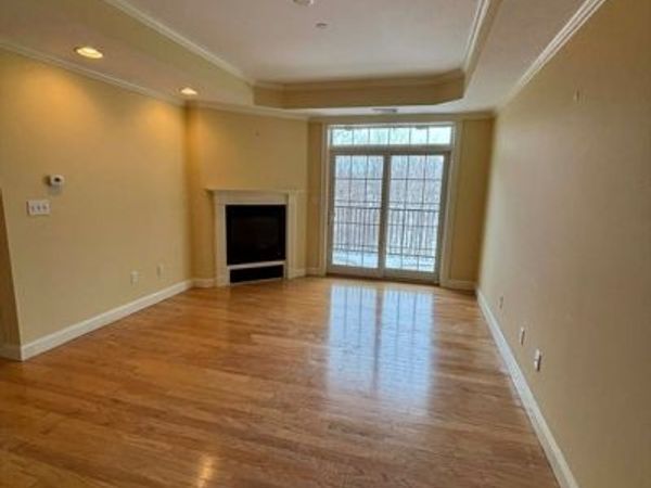 350 Greene St, Unit 305, North Andover, MA 01845