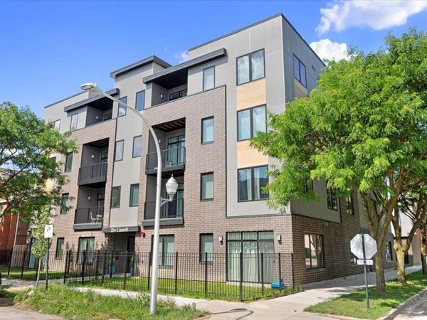 204 S Leavitt Street, Unit 201, Chicago, IL 60612