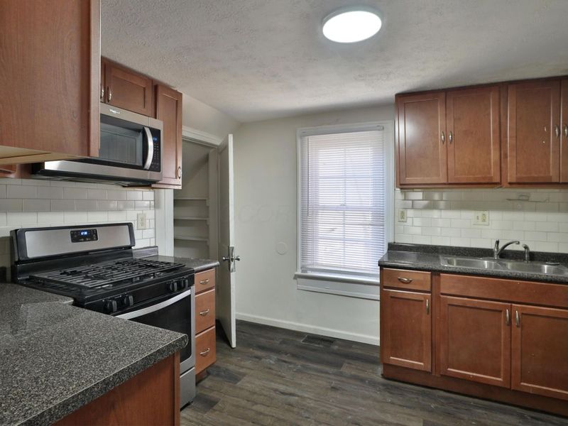 1562 Myrtle Avenue, Columbus, OH 43211 Photo 14