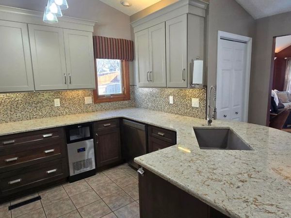 4742 Meadow Valley Drive, West Des Moines, IA 50265