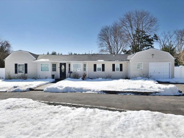 62 Bayside Avenue, Amityville, NY 11701