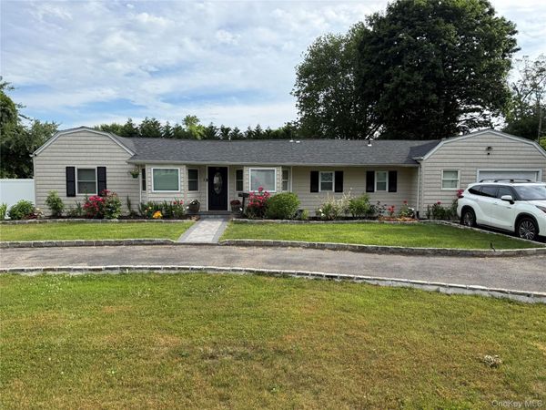 62 Bayside Avenue, Amityville, NY 11701